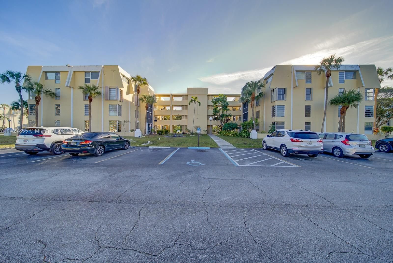 Real estate property located at 952 199th St #2J, Miami-Dade County, LAKE PARK CONDO NO 1 - BL, Miami, FL