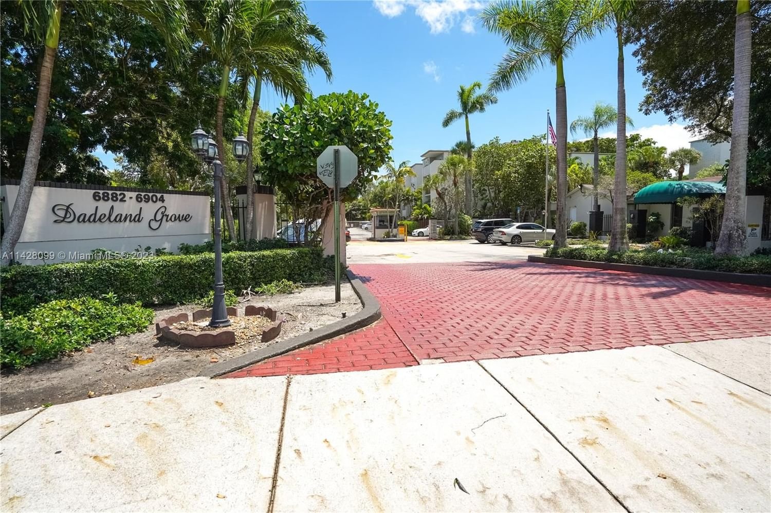 Real estate property located at 6886 Kendall Dr D102, Miami-Dade County, Pinecrest, FL