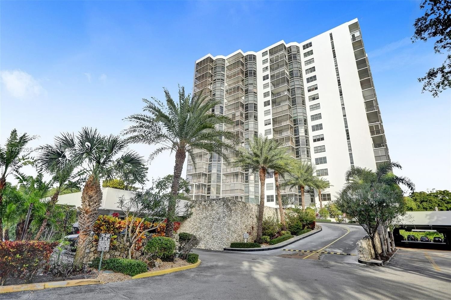 Real estate property located at 3375 Country Club Dr #701, Miami-Dade County, Aventura, FL