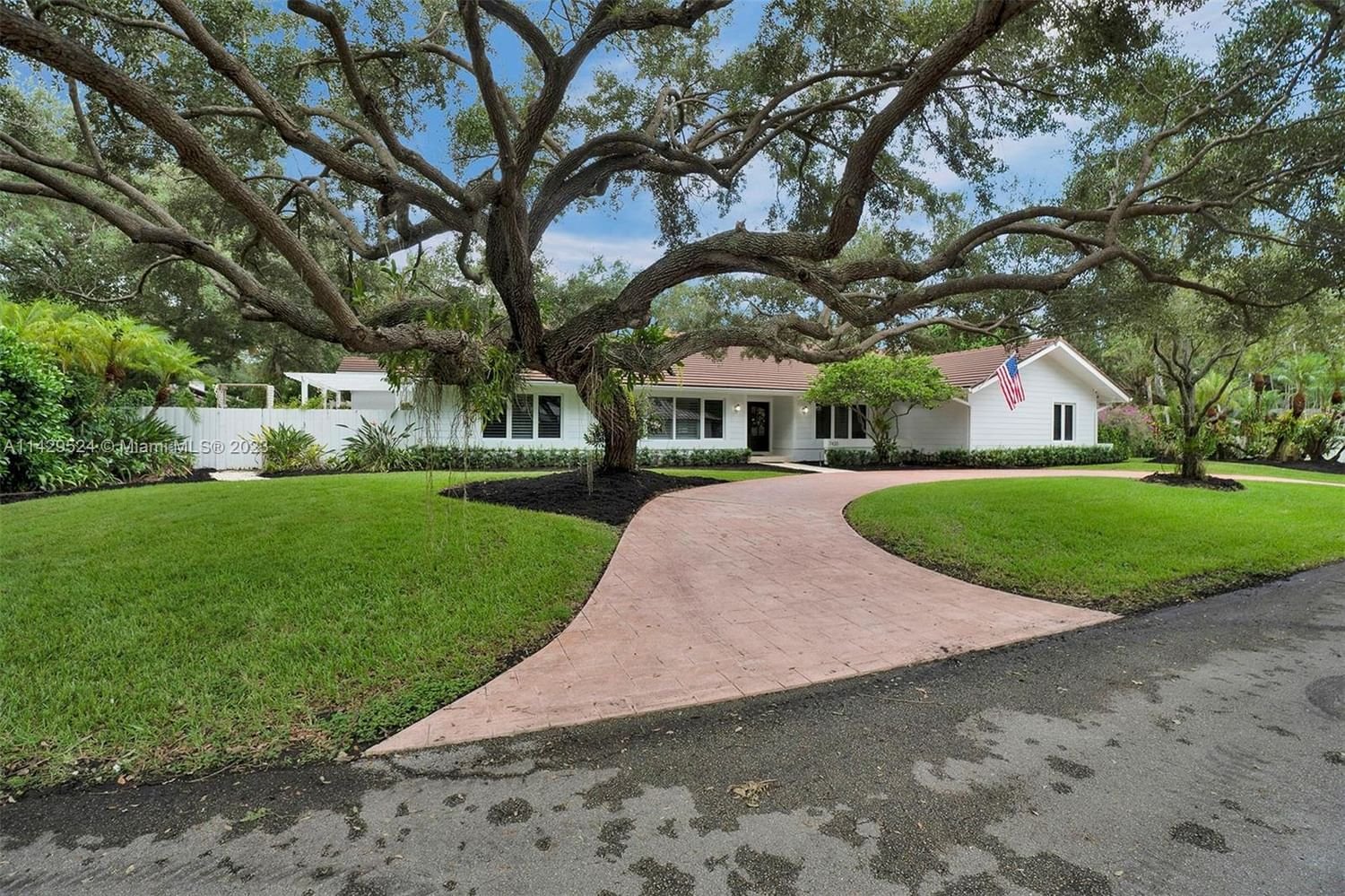 Real estate property located at 7420 166th St, Miami-Dade County, Palmetto Bay, FL
