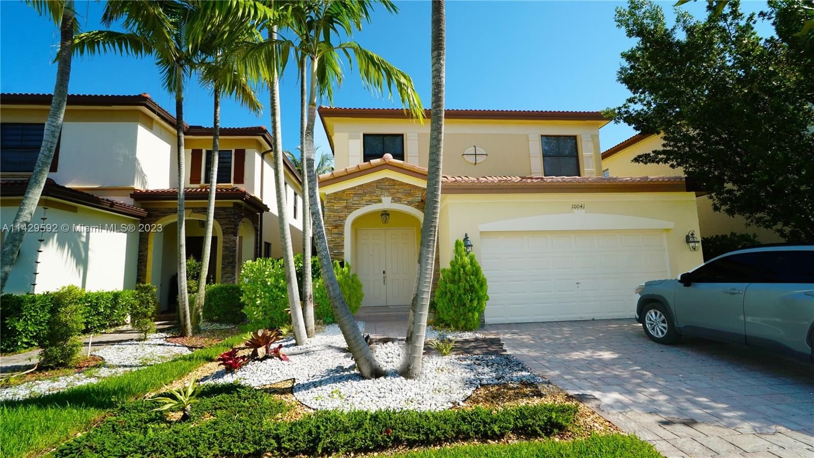 Real estate property located at 10041 87th Ter, Miami-Dade County, ISLES AT GRAND BAY, Doral, FL