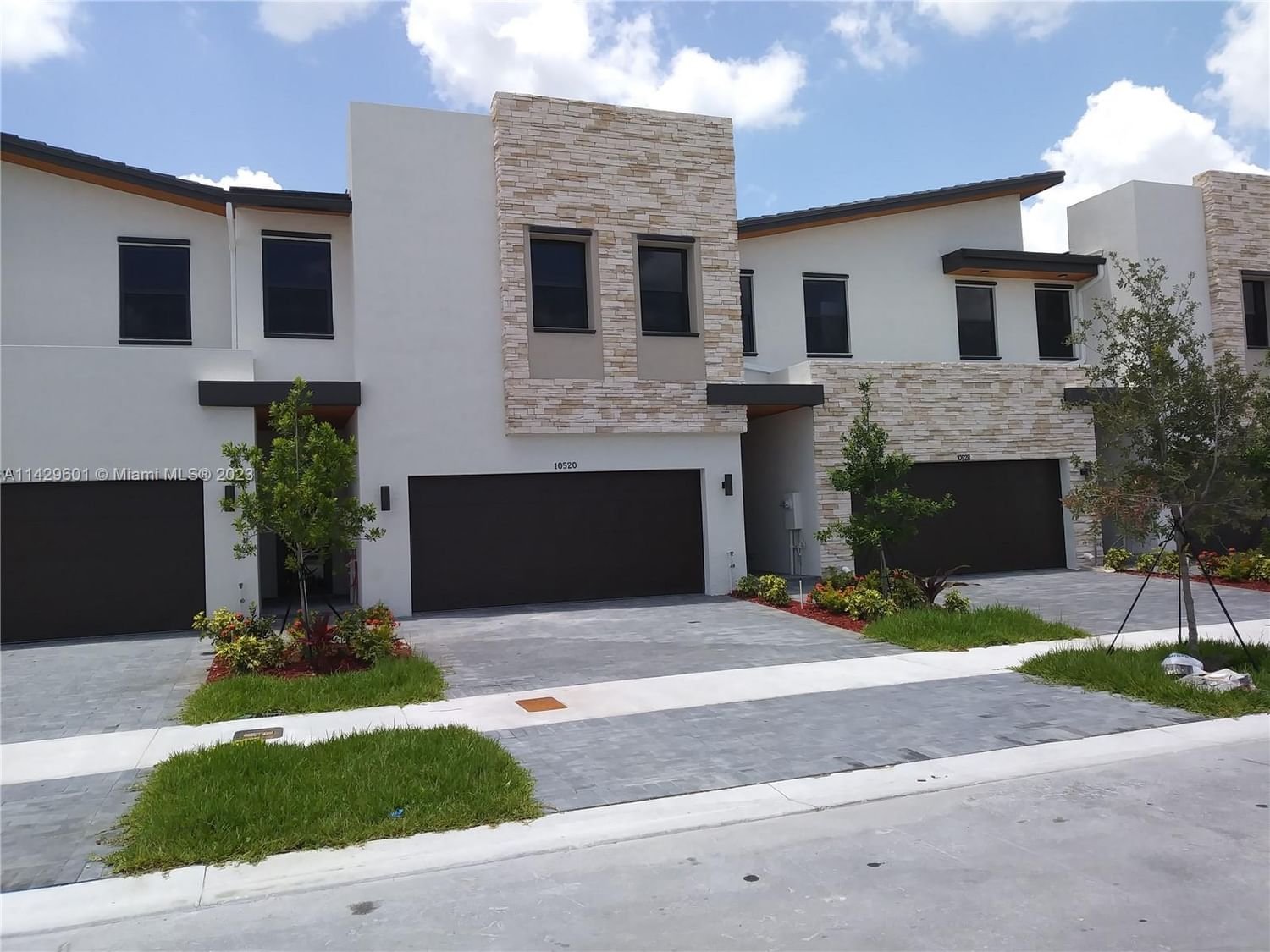 Real estate property located at 10520 79th St, Miami-Dade County, GRAND BAY SOUTH TOWNHOMES, Doral, FL