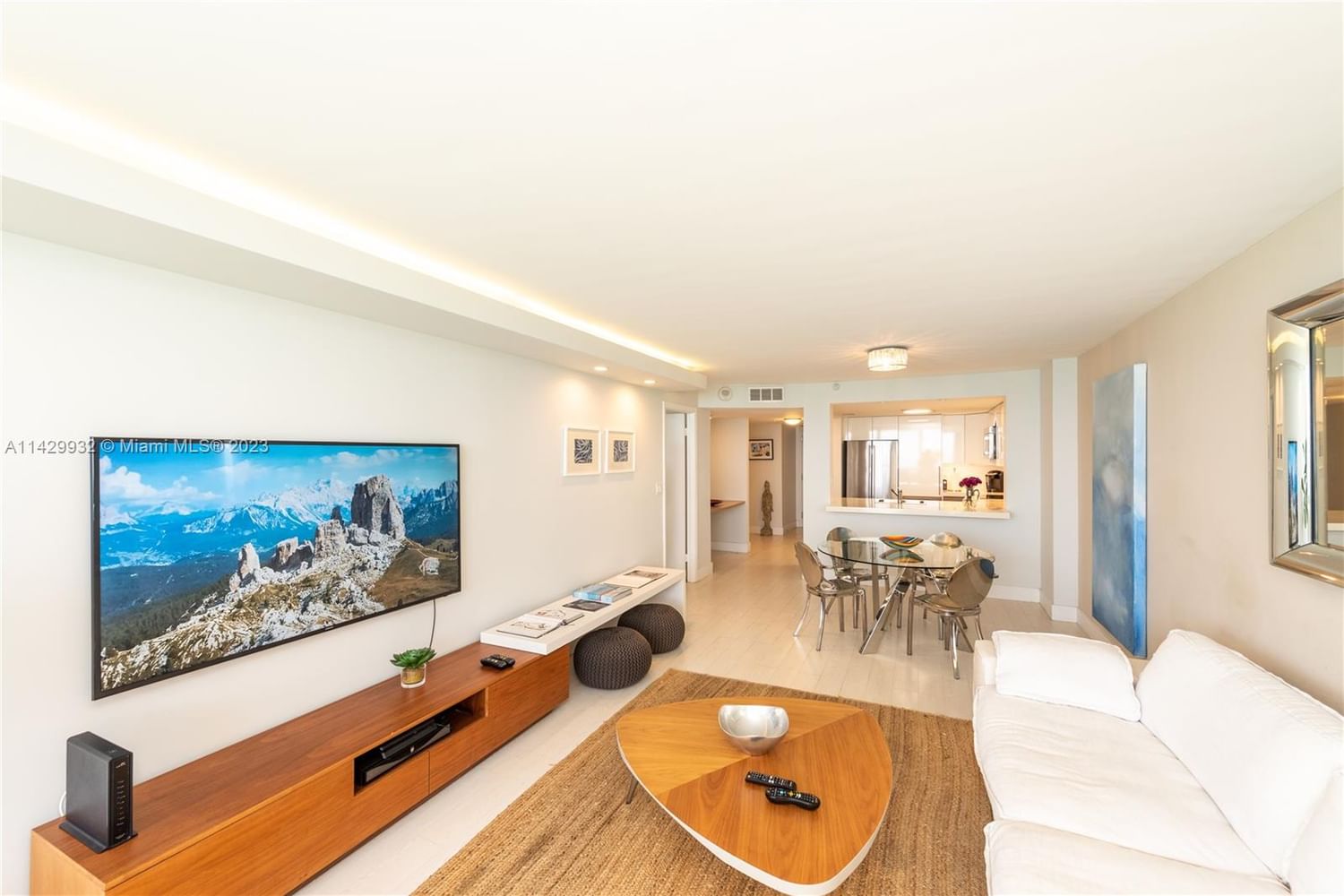 Real estate property located at 2555 Collins Ave #2105, Miami-Dade County, Miami Beach, FL