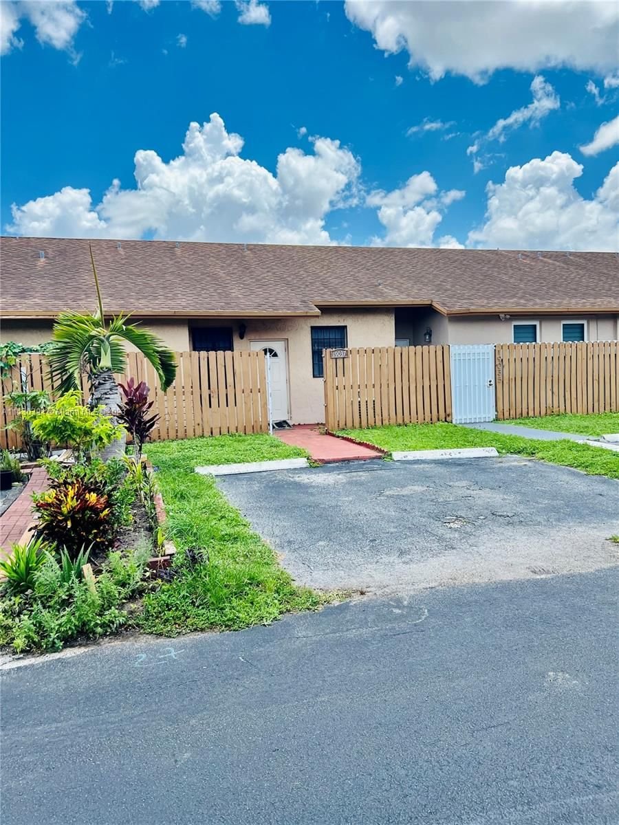 Real estate property located at 19037 67th Pl, Miami-Dade County, Hialeah, FL