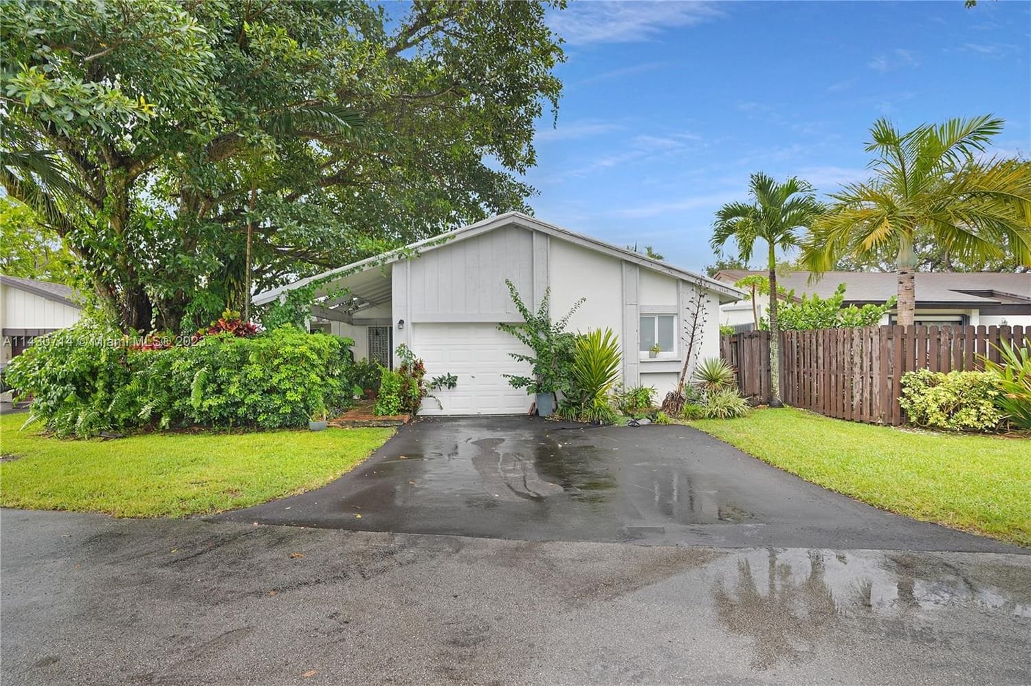 Real estate property located at 13617 114th Ln, Miami-Dade County, Miami, FL