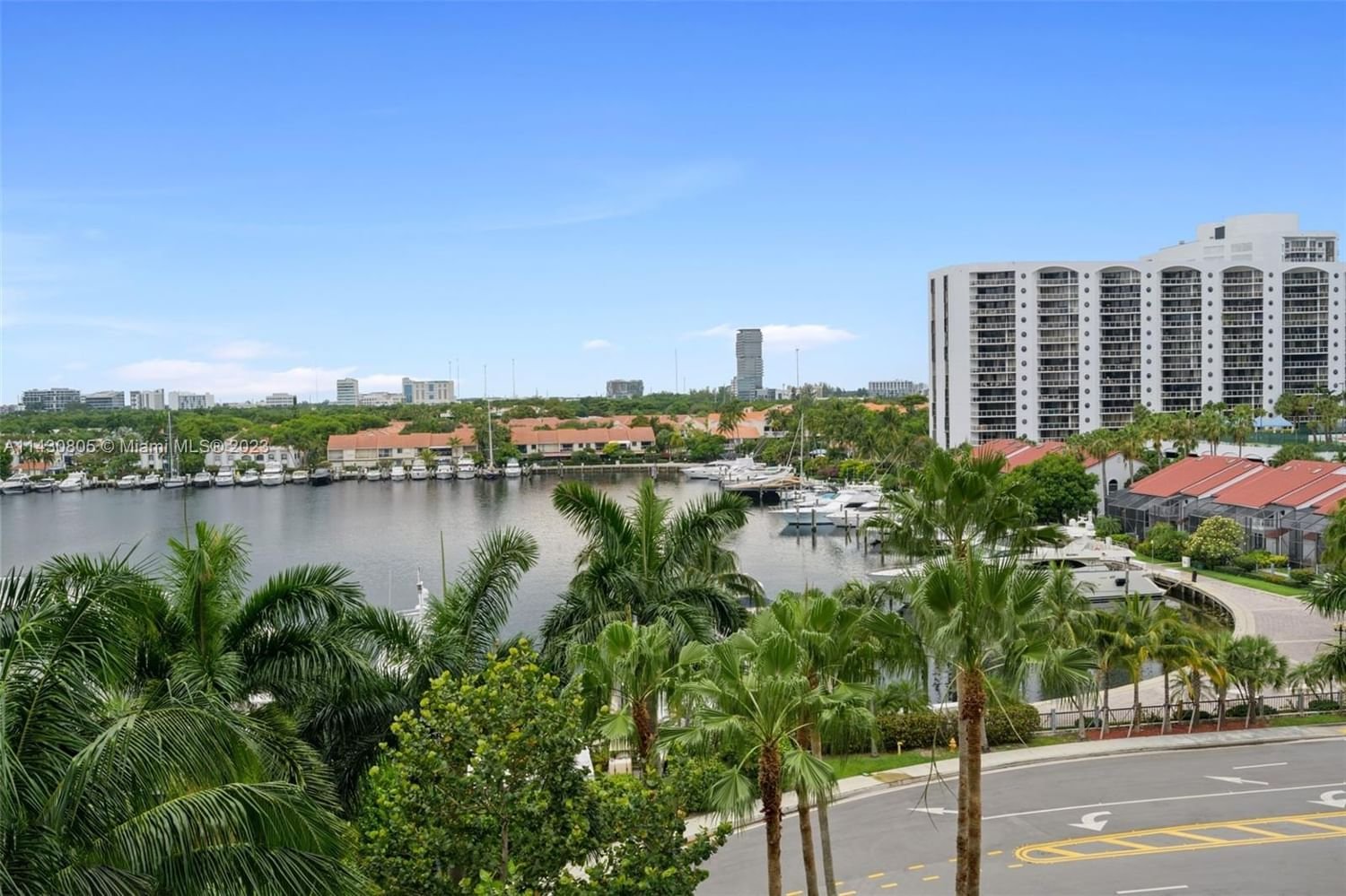Real estate property located at 21055 Yacht Club Dr #707, Miami-Dade County, Aventura, FL