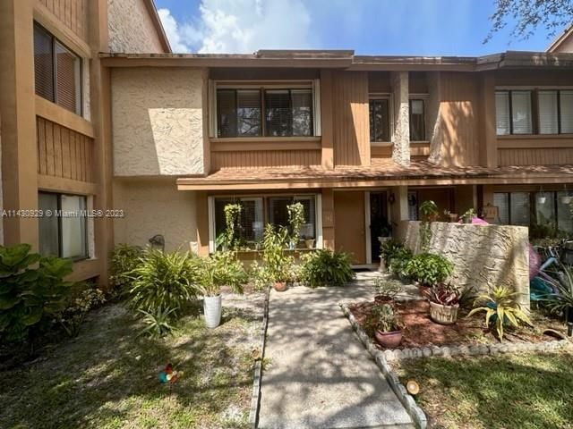 Real estate property located at 242 Wimbledon Lake Dr #17, Broward County, Plantation, FL