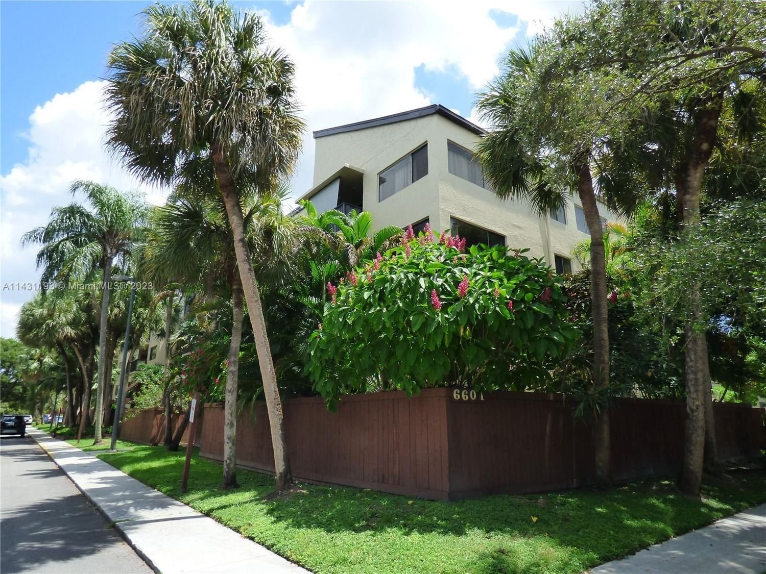 Real estate property located at 6601 116th Ct #309, Miami-Dade County, Miami, FL