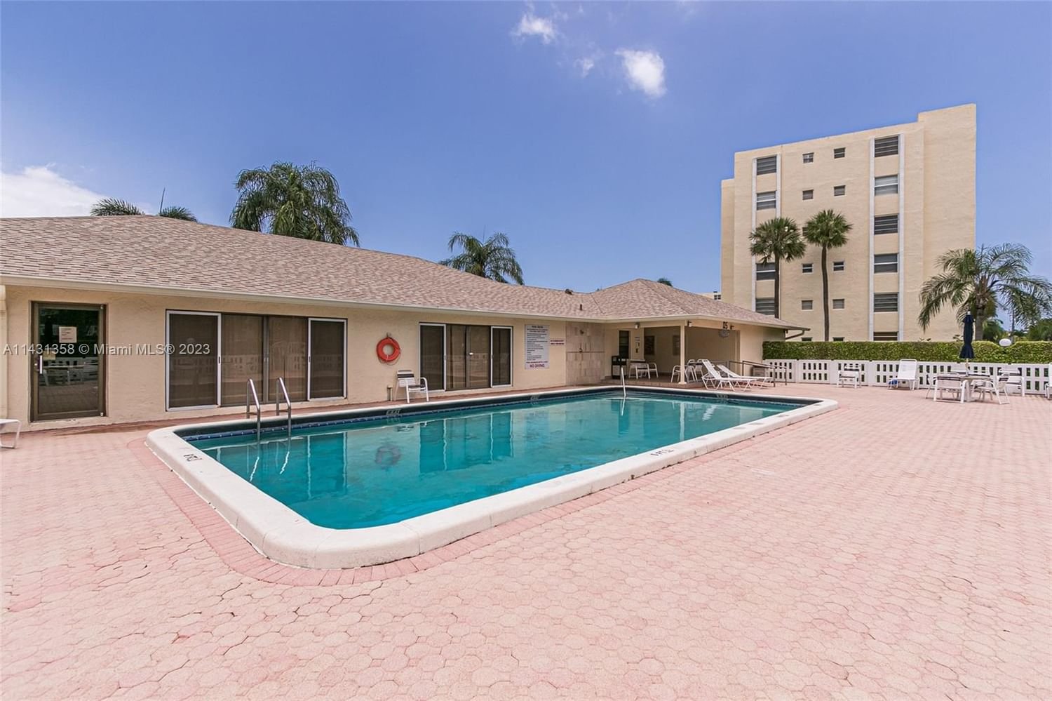 Real estate property located at 121 3rd Ave #407, Broward County, MEADOWBROOK LAKES VIEW CO, Dania Beach, FL