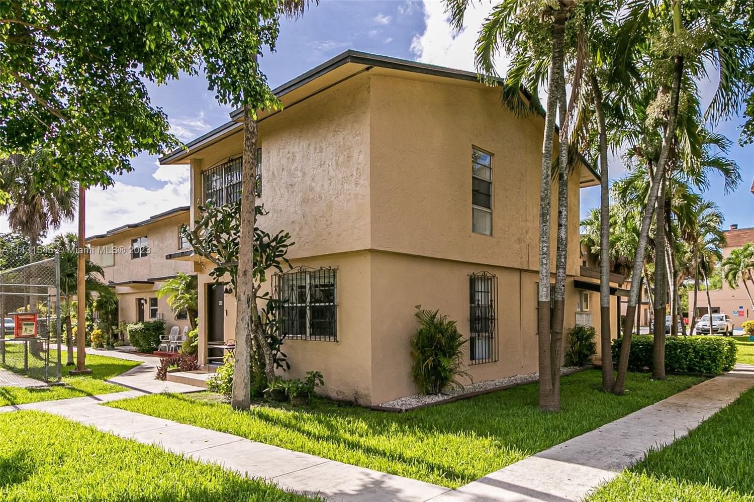 Real estate property located at 110 108th Ave H8, Miami-Dade County, Sweetwater, FL