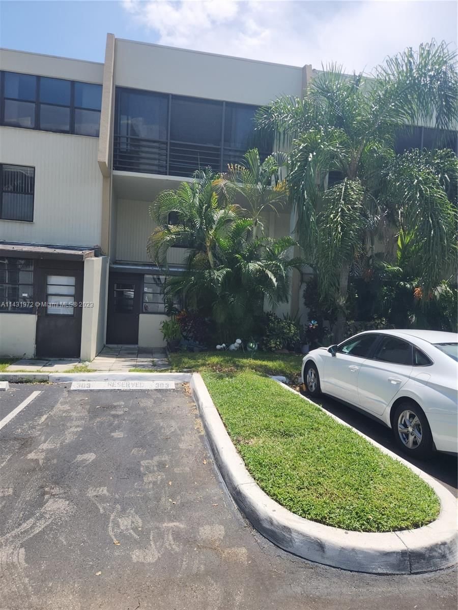 Real estate property located at 20350 Country Club Dr #108-4, Miami-Dade County, VILLA DORADA CONDO NO 2, Aventura, FL