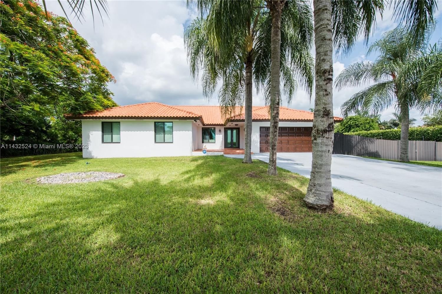 Real estate property located at 24611 217th Ave, Miami-Dade County, Homestead, FL