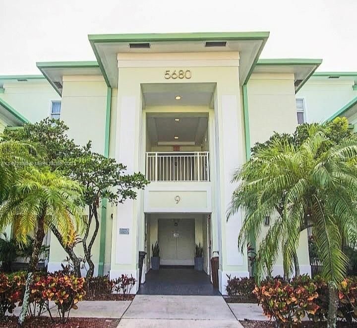 Real estate property located at 5300 87th Ave #913, Miami-Dade County, THE BLUE A RESORT HOTEL C, Doral, FL