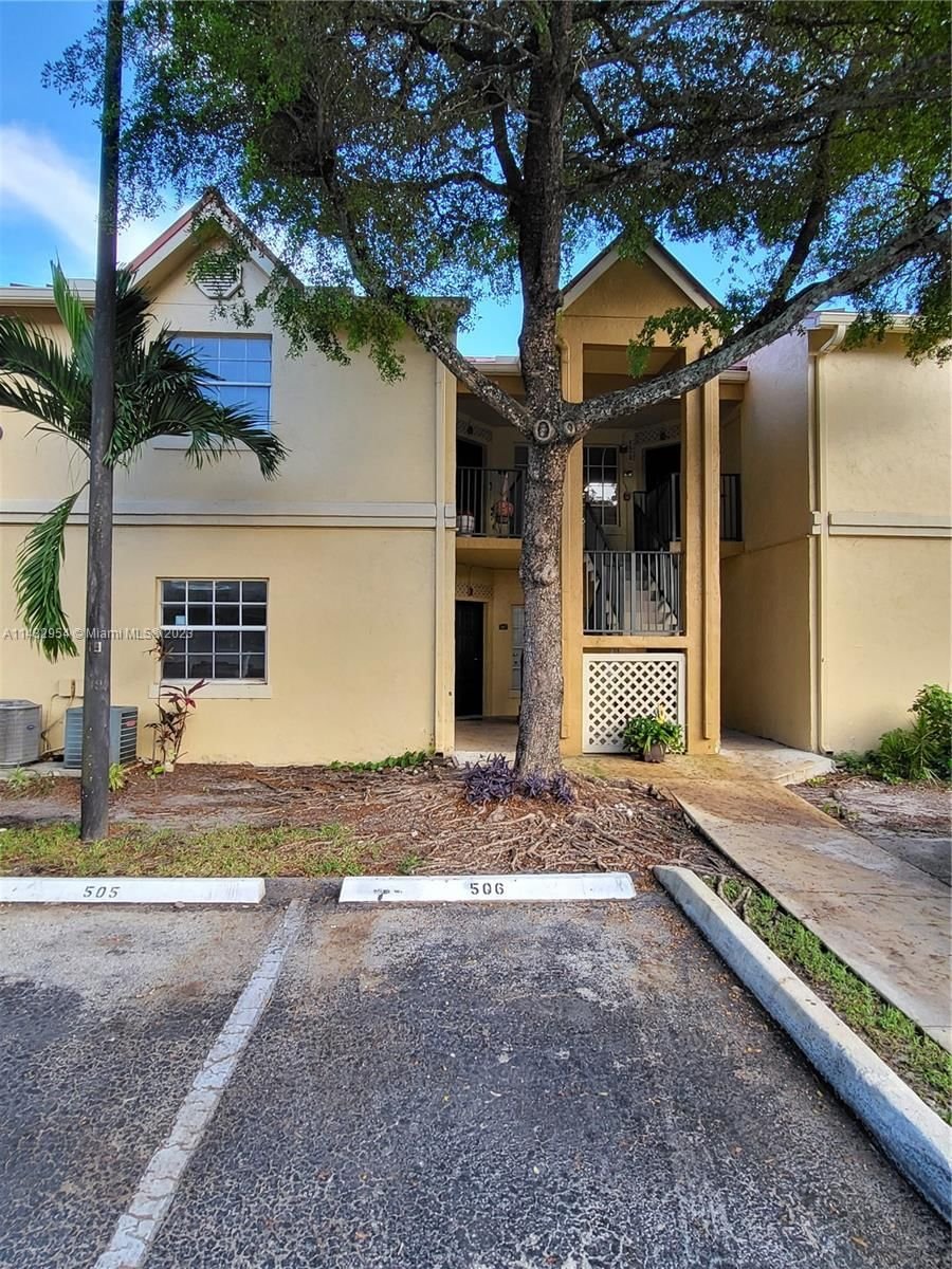 Real estate property located at 18350 68th Ave G, Miami-Dade County, Hialeah, FL