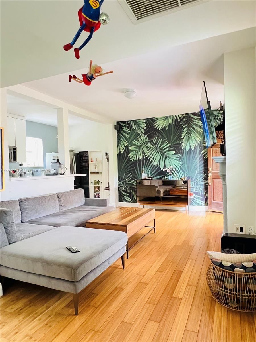 Real estate property located at 4812 Pine Tree Dr #308, Miami-Dade County, Miami Beach, FL