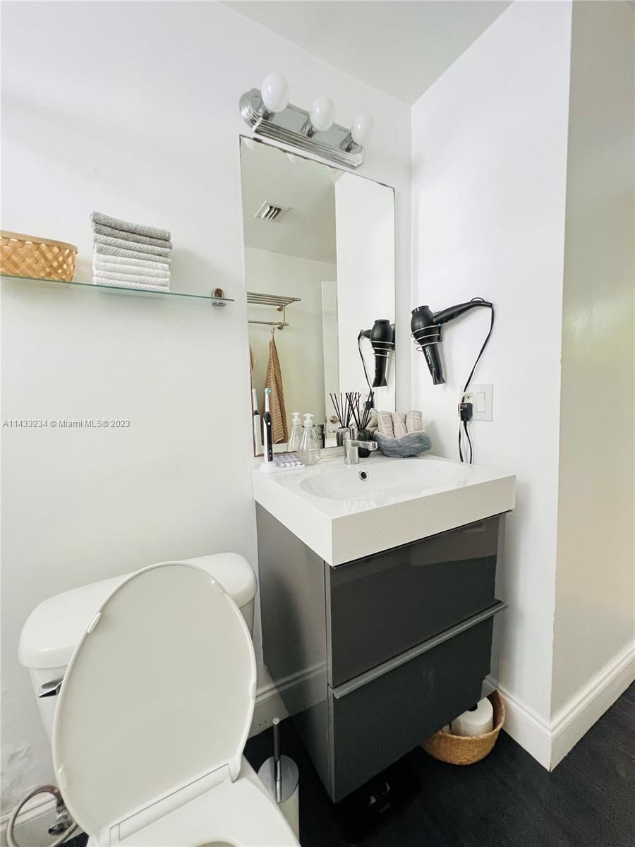 Real estate property located at 4812 Pine Tree Dr #308, Miami-Dade County, Miami Beach, FL