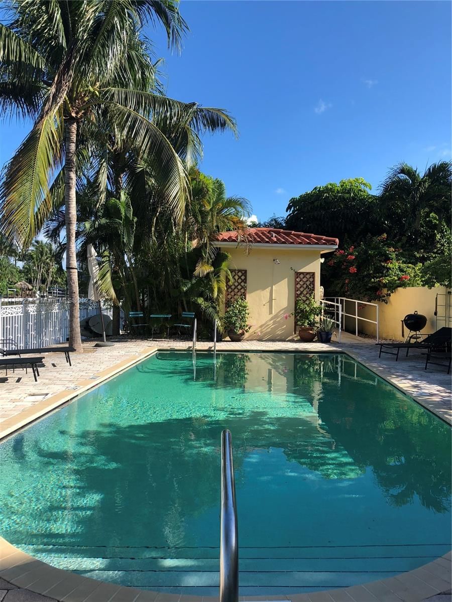 Real estate property located at 4812 Pine Tree Dr #308, Miami-Dade County, Miami Beach, FL