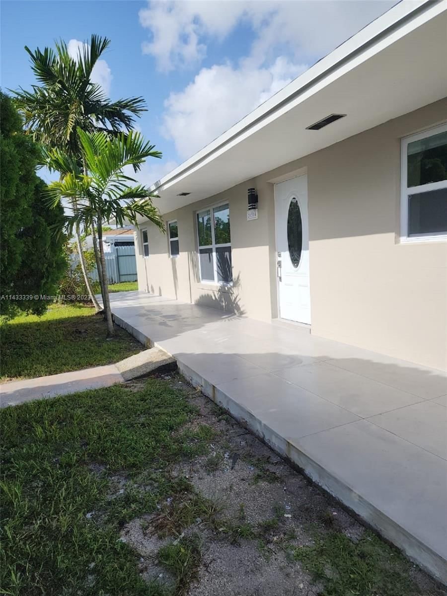 Real estate property located at 20504 44th Pl, Miami-Dade County, Miami Gardens, FL
