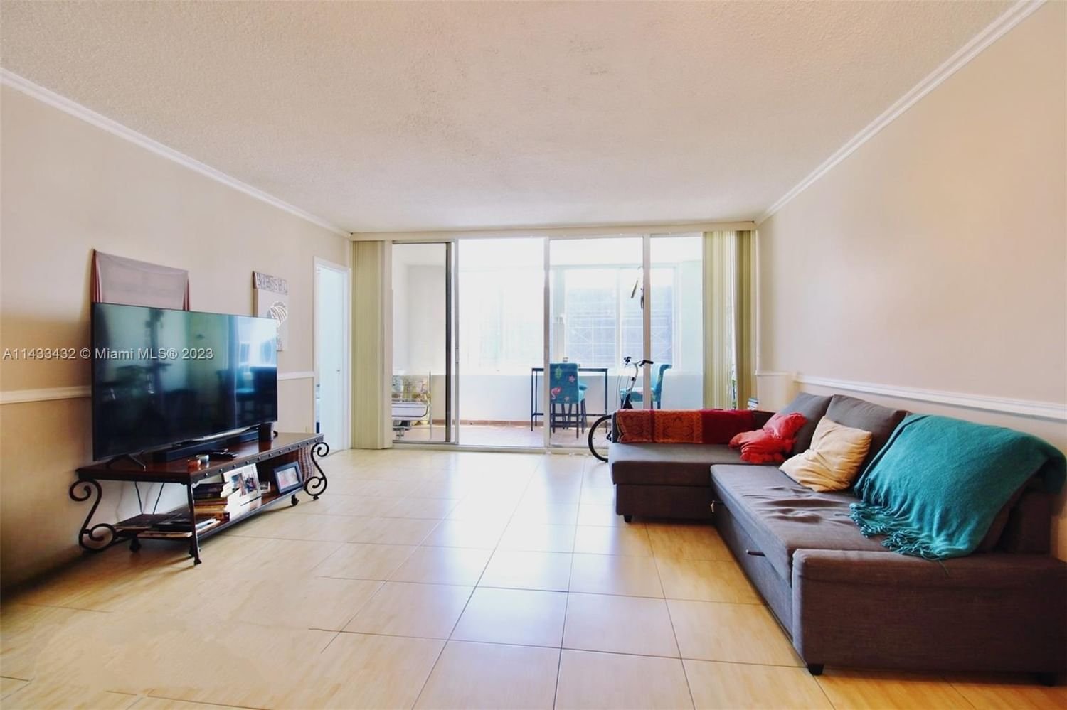 Real estate property located at 5401 Collins Ave #1014, Miami-Dade County, Miami Beach, FL