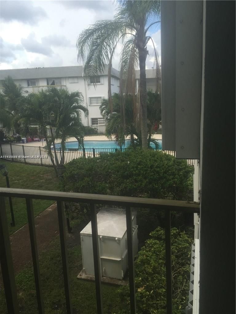Real estate property located at 15205 6th Ave D208, Miami-Dade County, Miami, FL