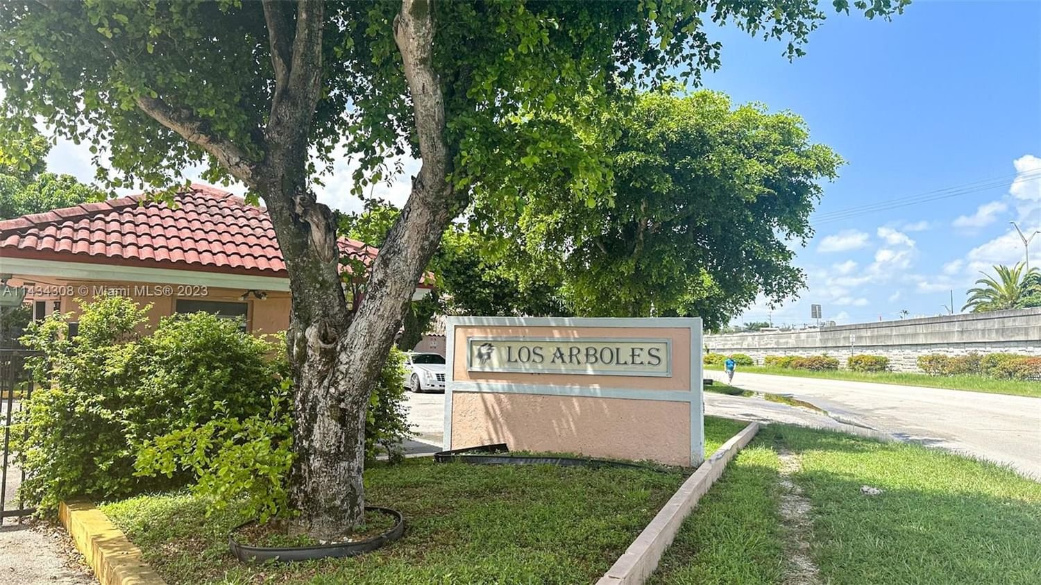 Real estate property located at 1900 68th St D202, Miami-Dade County, Hialeah, FL