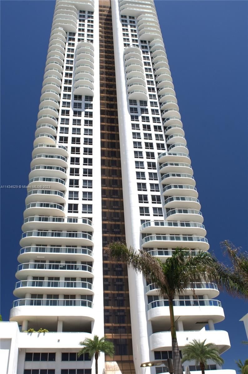 Real estate property located at 6365 Collins Ave #2808, Miami-Dade County, AKOYA CONDO, Miami Beach, FL