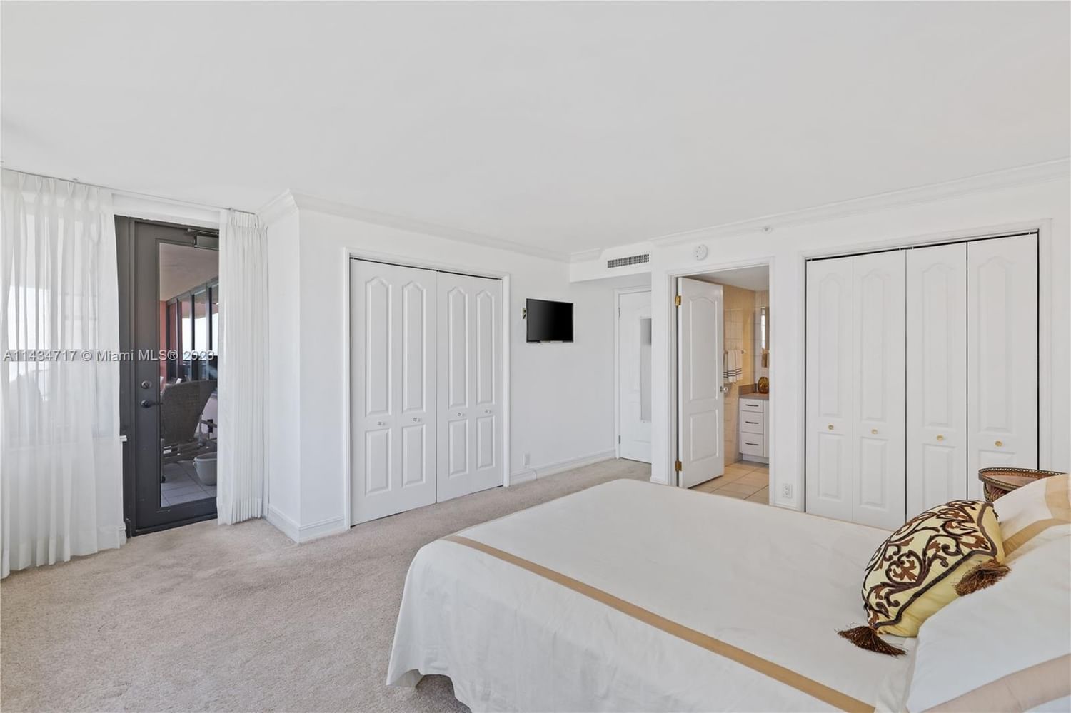Real estate property located at 5225 Collins Ave #1018 & 1118, Miami-Dade County, Miami Beach, FL