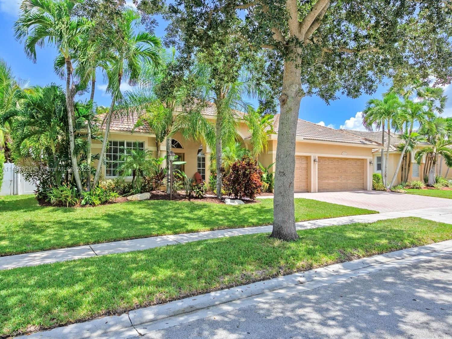 Real estate property located at 14001 22nd Ct, Broward County, Pembroke Pines, FL