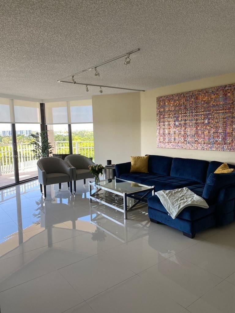 Real estate property located at 2000 Towerside Ter #909, Miami-Dade County, Miami, FL