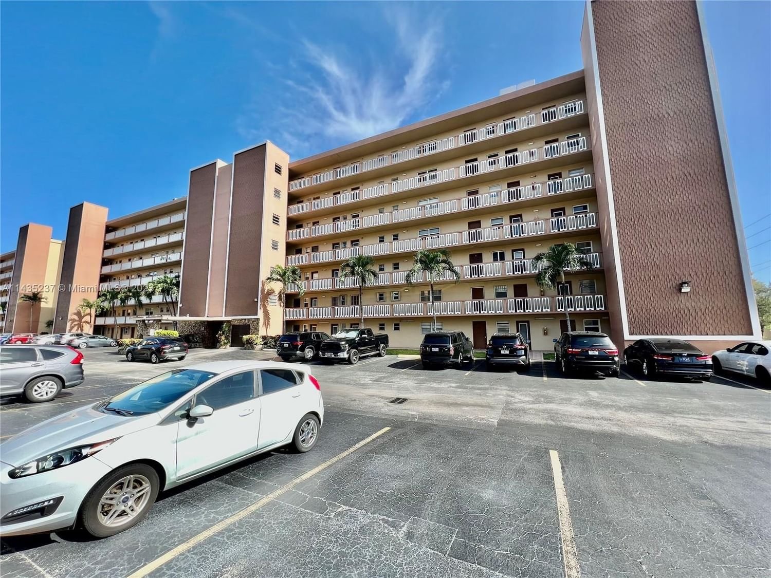 Real estate property located at 500 12th Ave #707, Broward County, MEADOWBROOK CONDO APTS BL, Hallandale Beach, FL