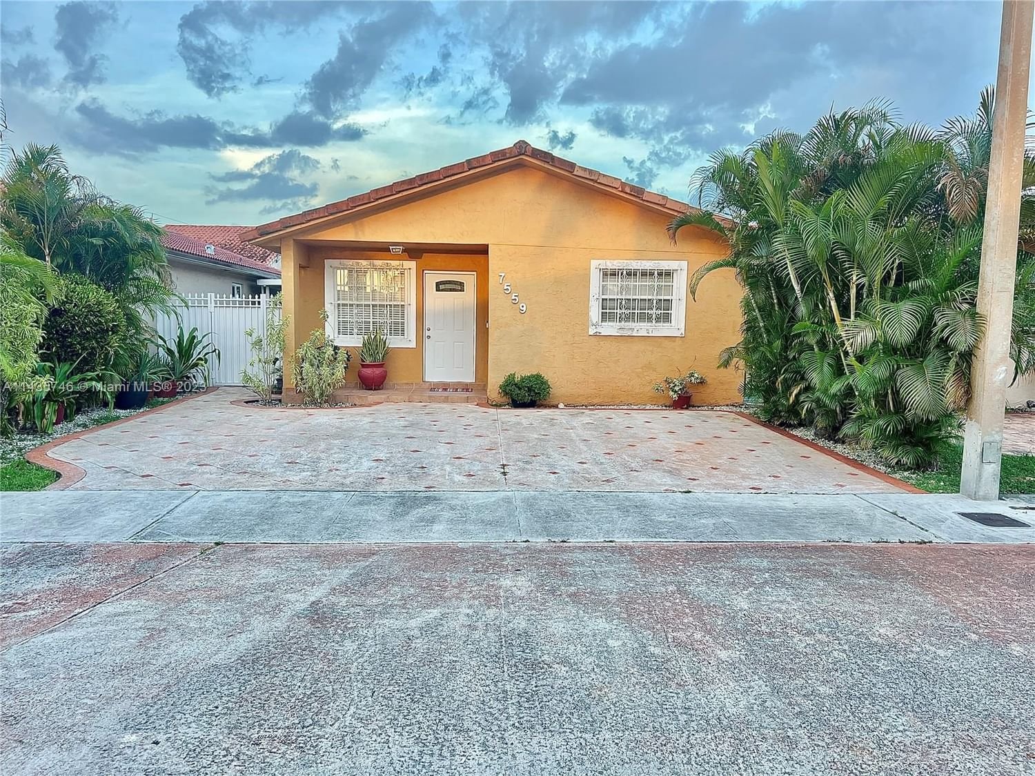Real estate property located at 7559 29th Ln, Miami-Dade County, POLOMO HOMES SEC 1, Hialeah, FL