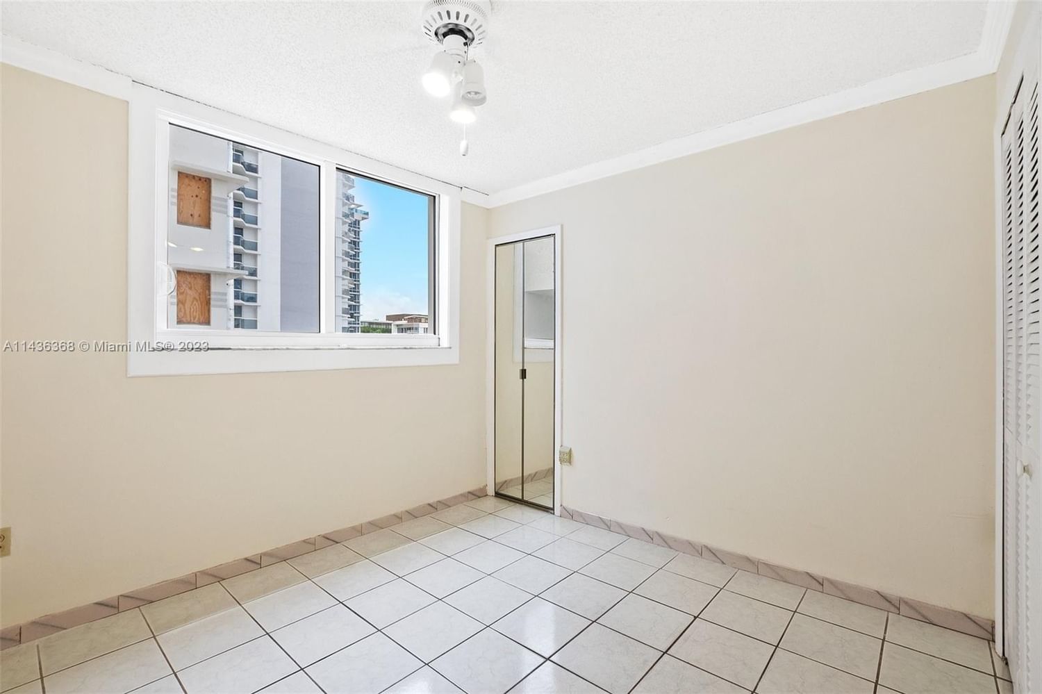 Real estate property located at 2457 Collins Ave #508, Miami-Dade County, Miami Beach, FL