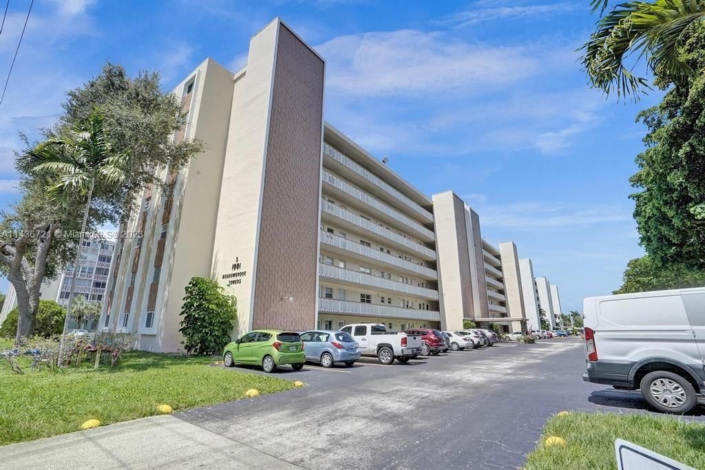 Real estate property located at 1001 14th Ave #401, Broward County, MEADOWBROOK CONDO APTS BLD, Hallandale Beach, FL