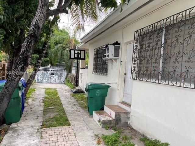 Real estate property located at 1144 30th St, Miami-Dade County, SANTA CLARA SUB, Miami, FL