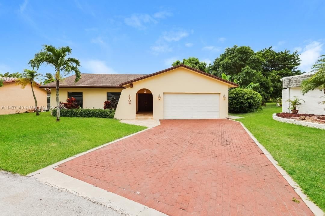 Real estate property located at 5904 Blue Beech Ct, Broward County, WOODLANDS SEC TWO-PHASE O, Tamarac, FL
