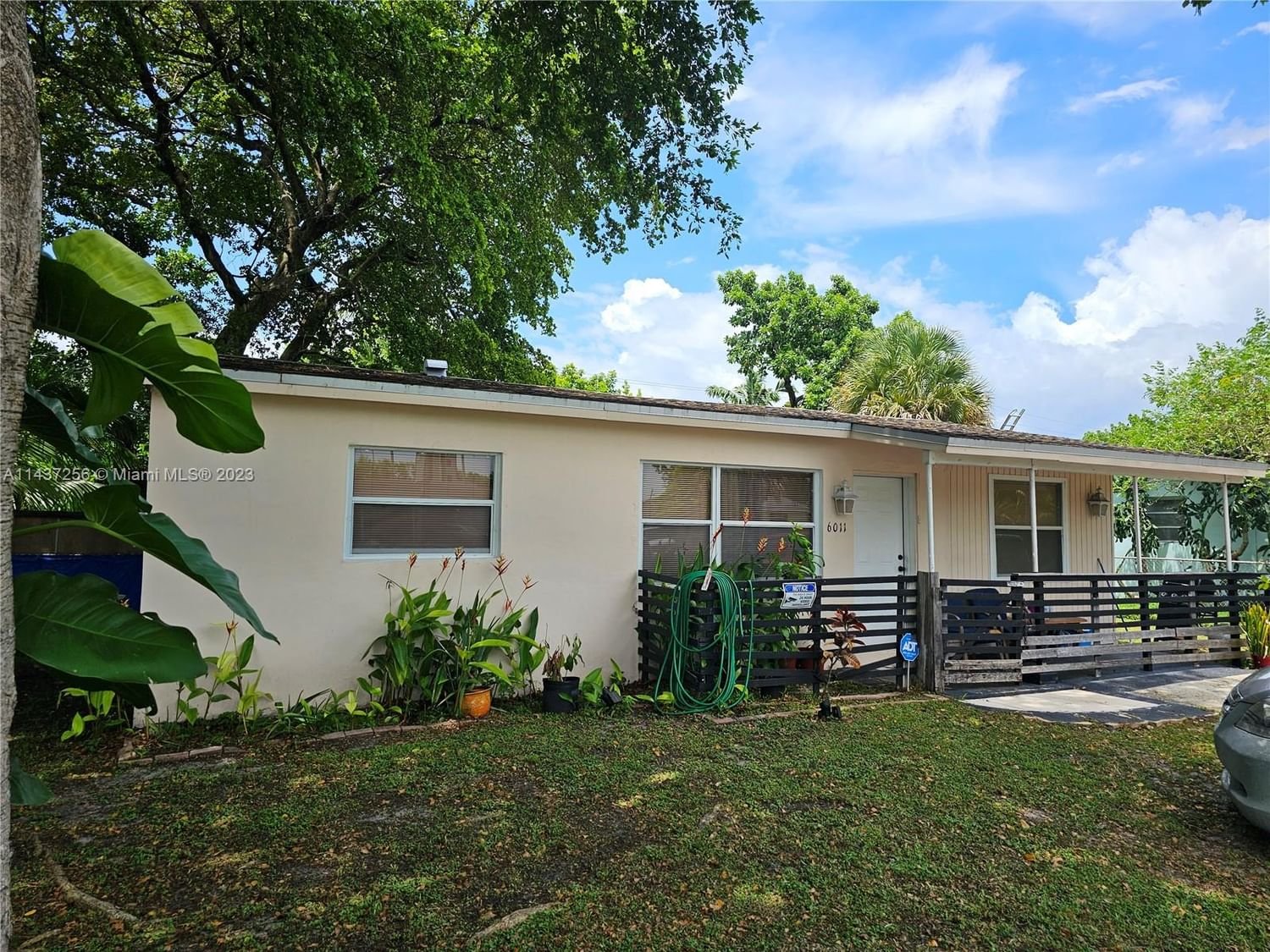 Real estate property located at 6011 42nd Ave, Broward County, North Lauderdale, FL