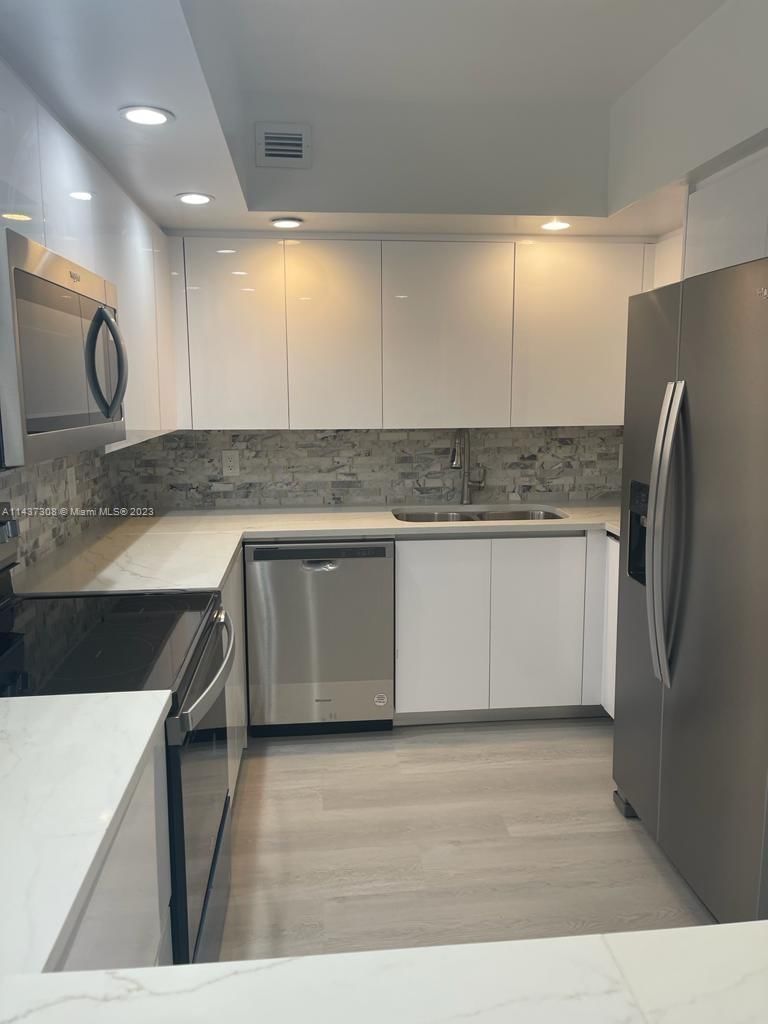 Real estate property located at 5600 Collins Ave #6U, Miami-Dade County, Miami Beach, FL
