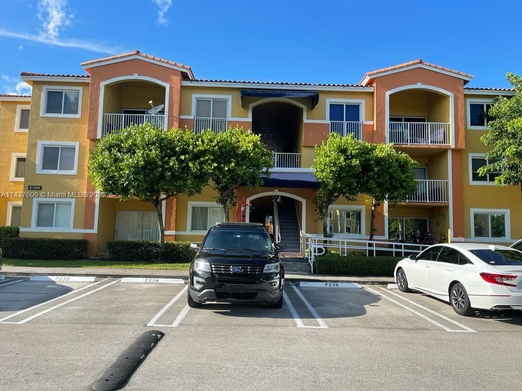 Real estate property located at 21000 87 Ave #204, Miami-Dade County, Cutler Bay, FL