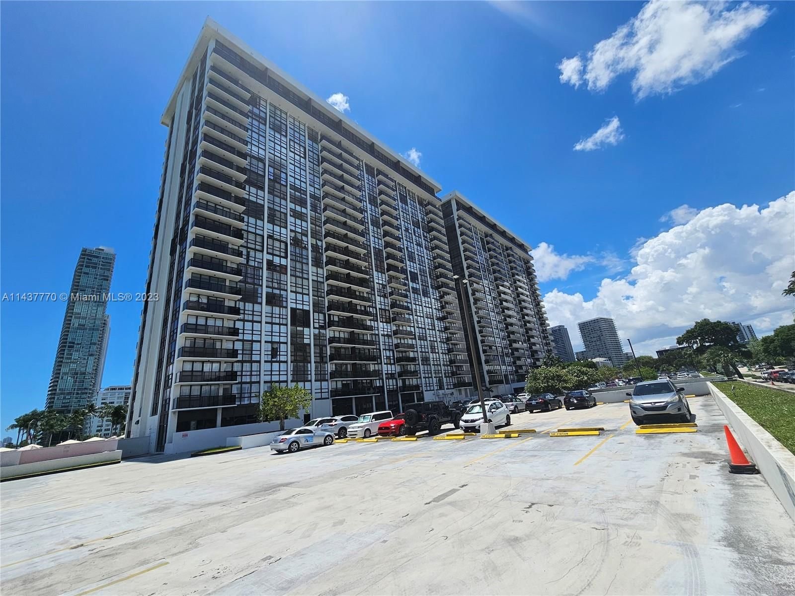 Real estate property located at 600 36th St #1419, Miami-Dade County, CHARTER CLUB CONDO, Miami, FL
