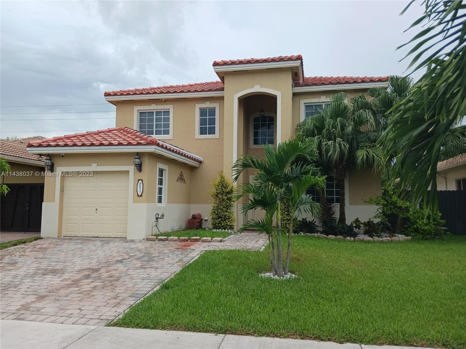 Real estate property located at 9011 208th Ter, Miami-Dade County, Cutler Bay, FL