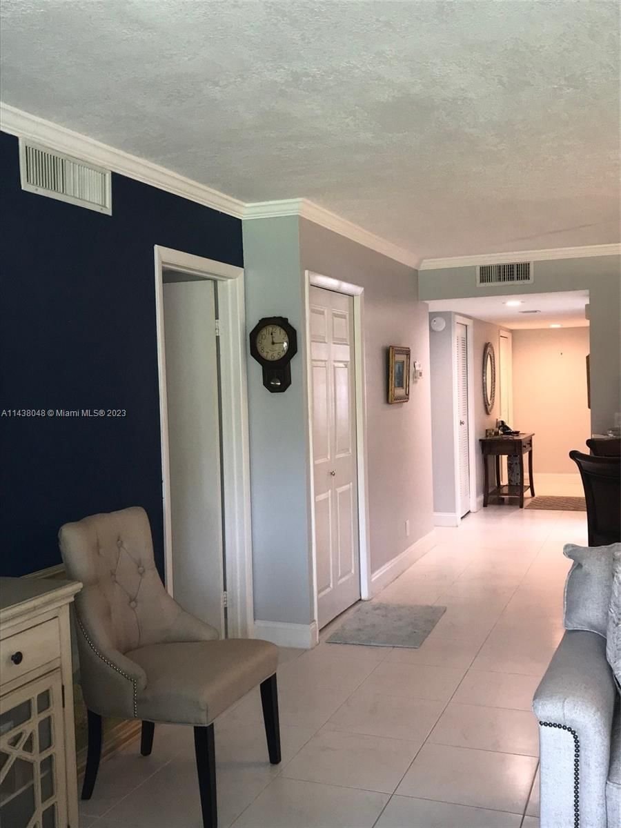 Real estate property located at 437 Lakeview Dr #105, Broward County, Weston, FL