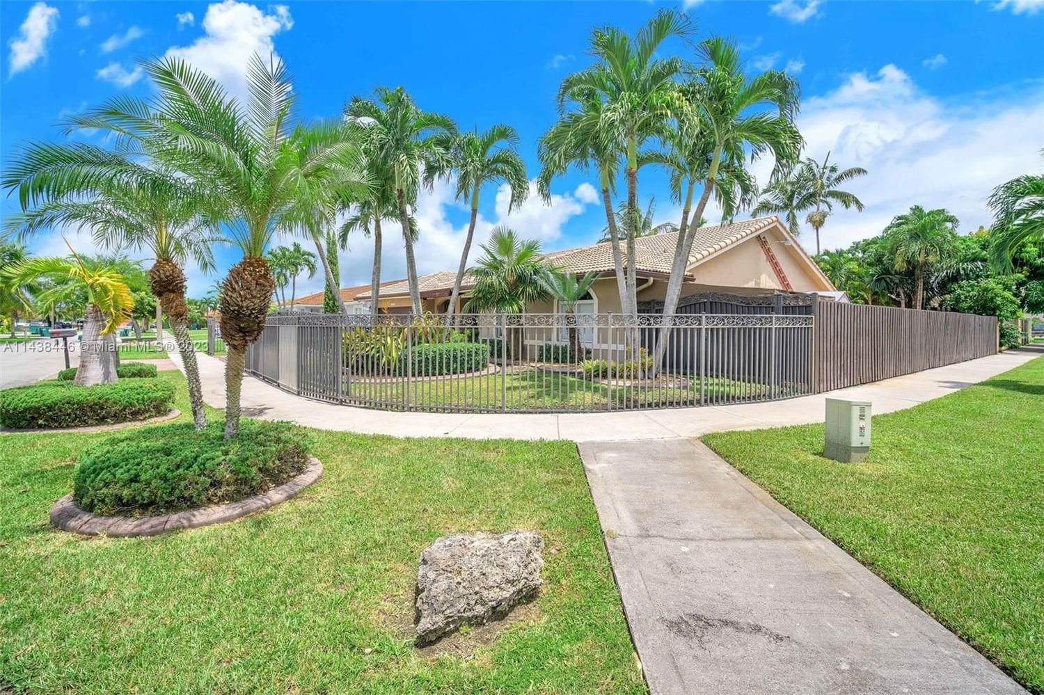 Real estate property located at 20795 129 Ct, Miami-Dade County, Miami, FL