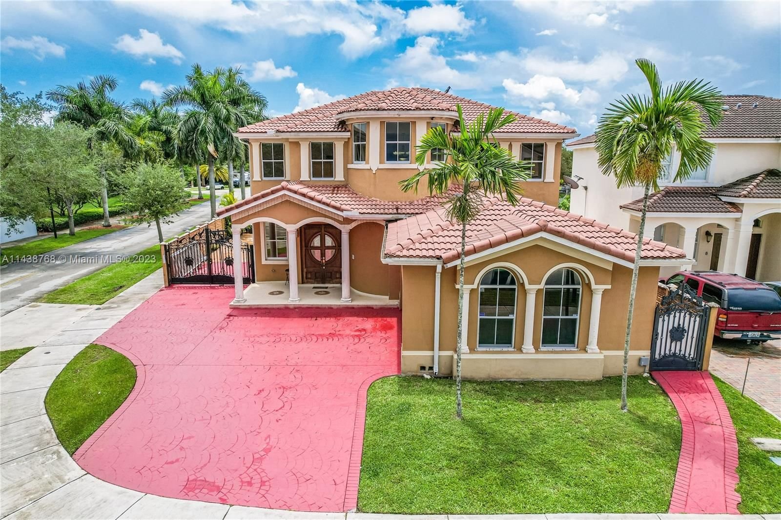 Real estate property located at 15076 20th Ln, Miami-Dade County, GRAND LAKES PHASE III, Miami, FL