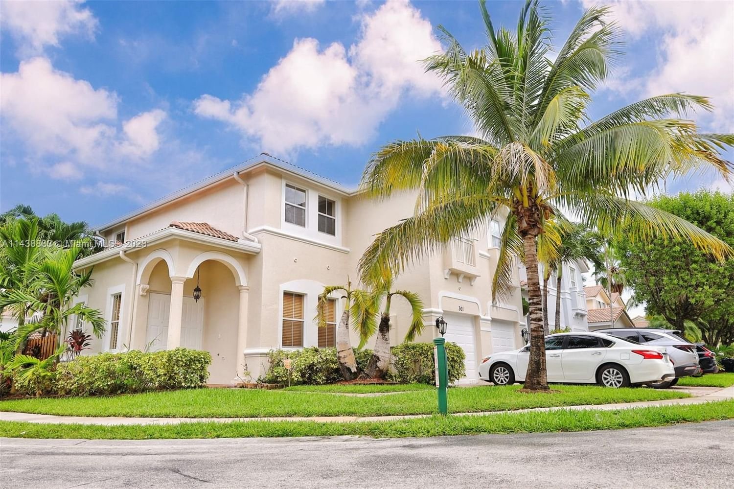 Real estate property located at 301 87th Path, Miami-Dade County, CENTURY VILLAS, Miami, FL