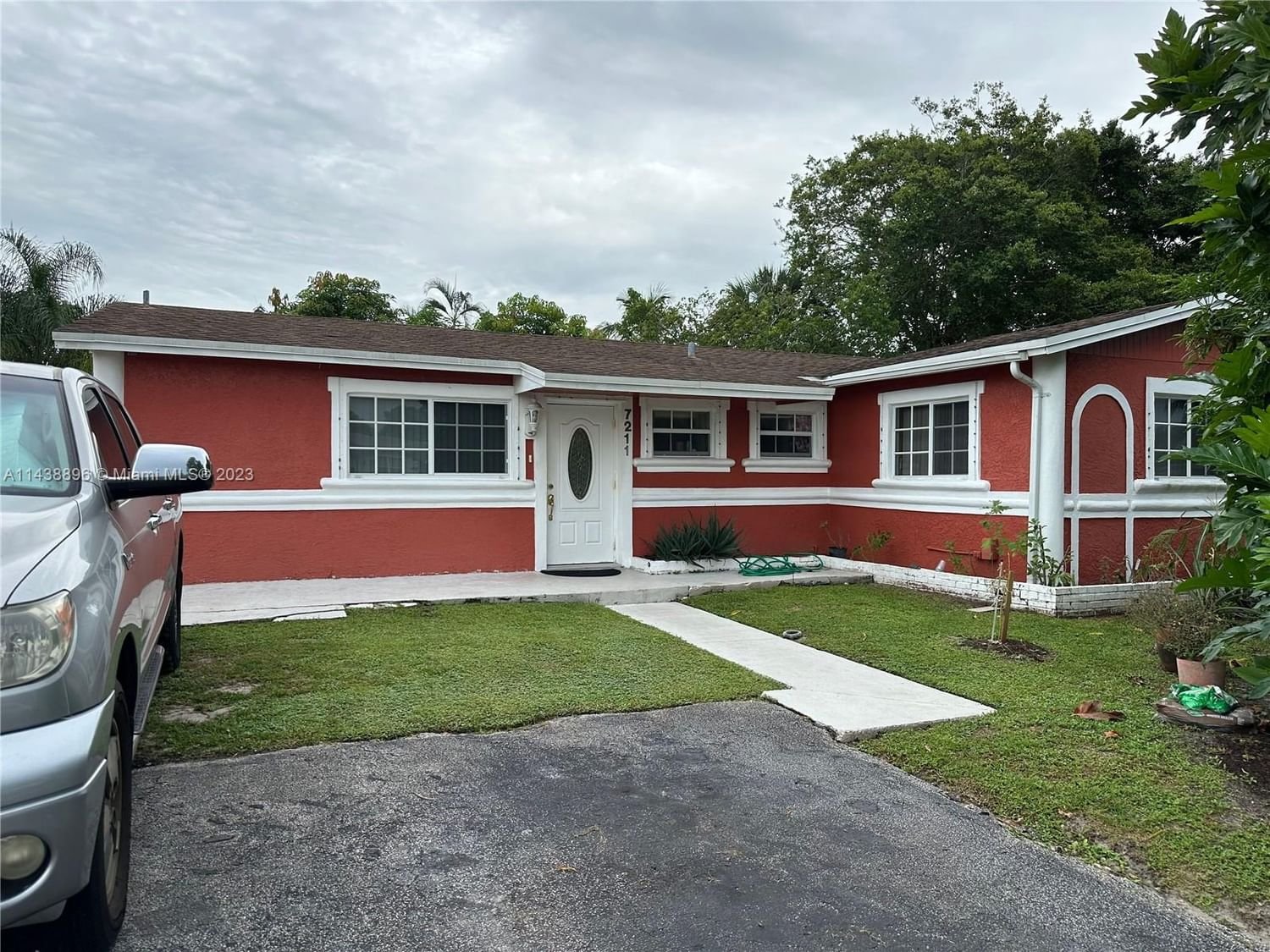 Real estate property located at 7211 4th Ct, Broward County, North Lauderdale, FL