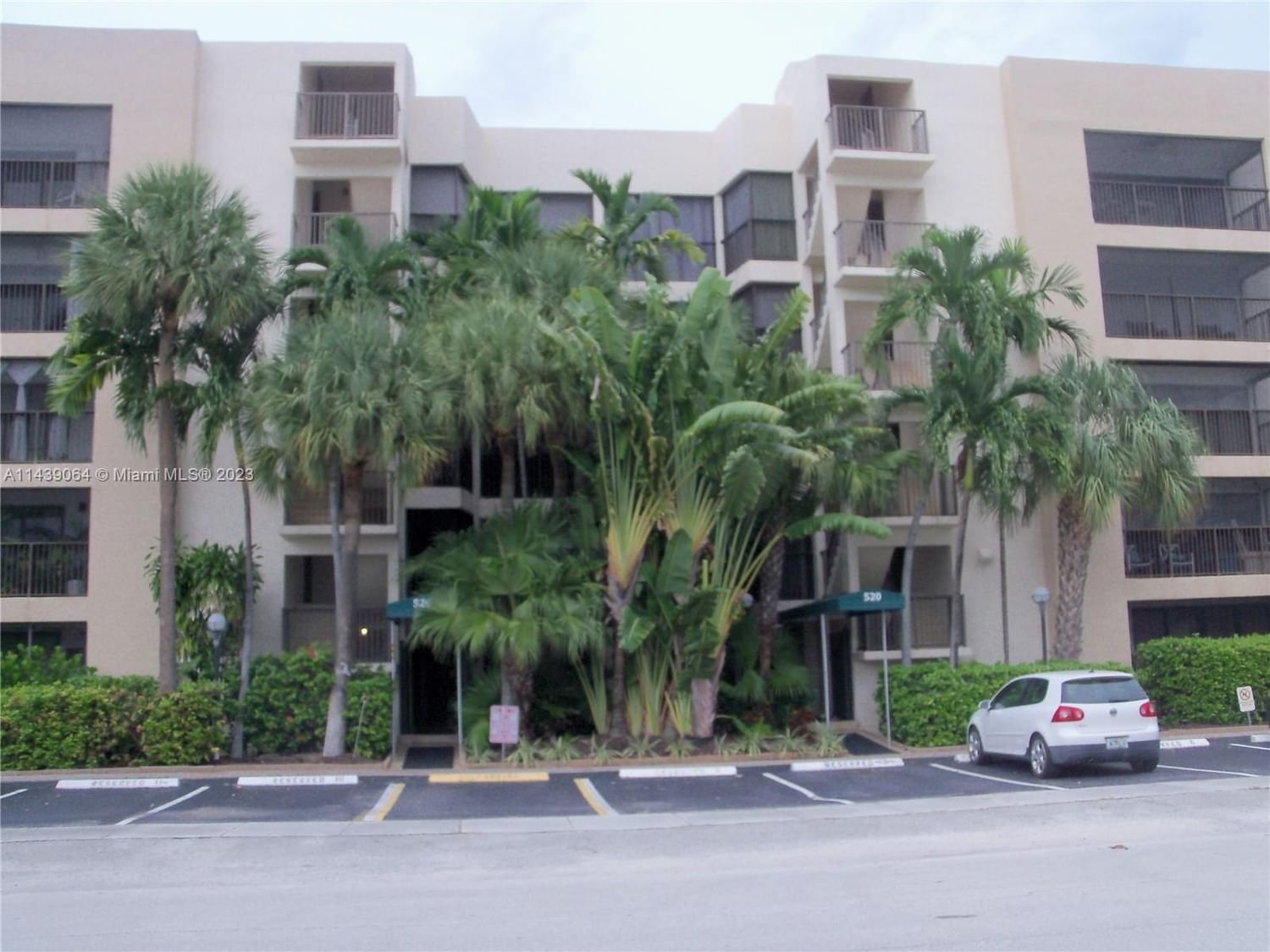 Real estate property located at 520 Orton Ave #303, Broward County, GARDEN VIEW APARTMENTS CO, Fort Lauderdale, FL