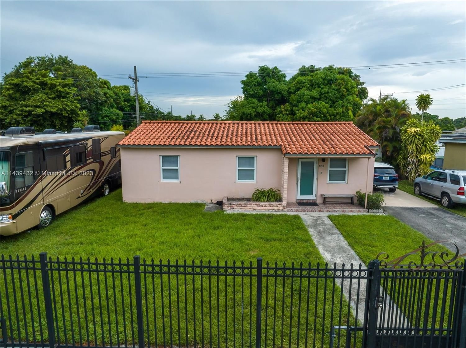Real estate property located at 3360 10th Ave, Miami-Dade County, LINDEN GARDENS, Hialeah, FL