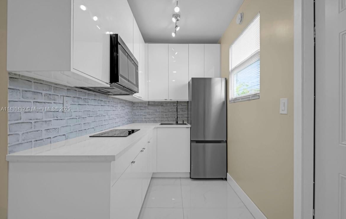 Real estate property located at 3360 10th Ave, Miami-dade, Linden Gardens, Hialeah, FL