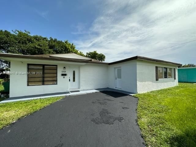 Real estate property located at 1331 170th Ter, Miami-Dade County, Miami Gardens, FL