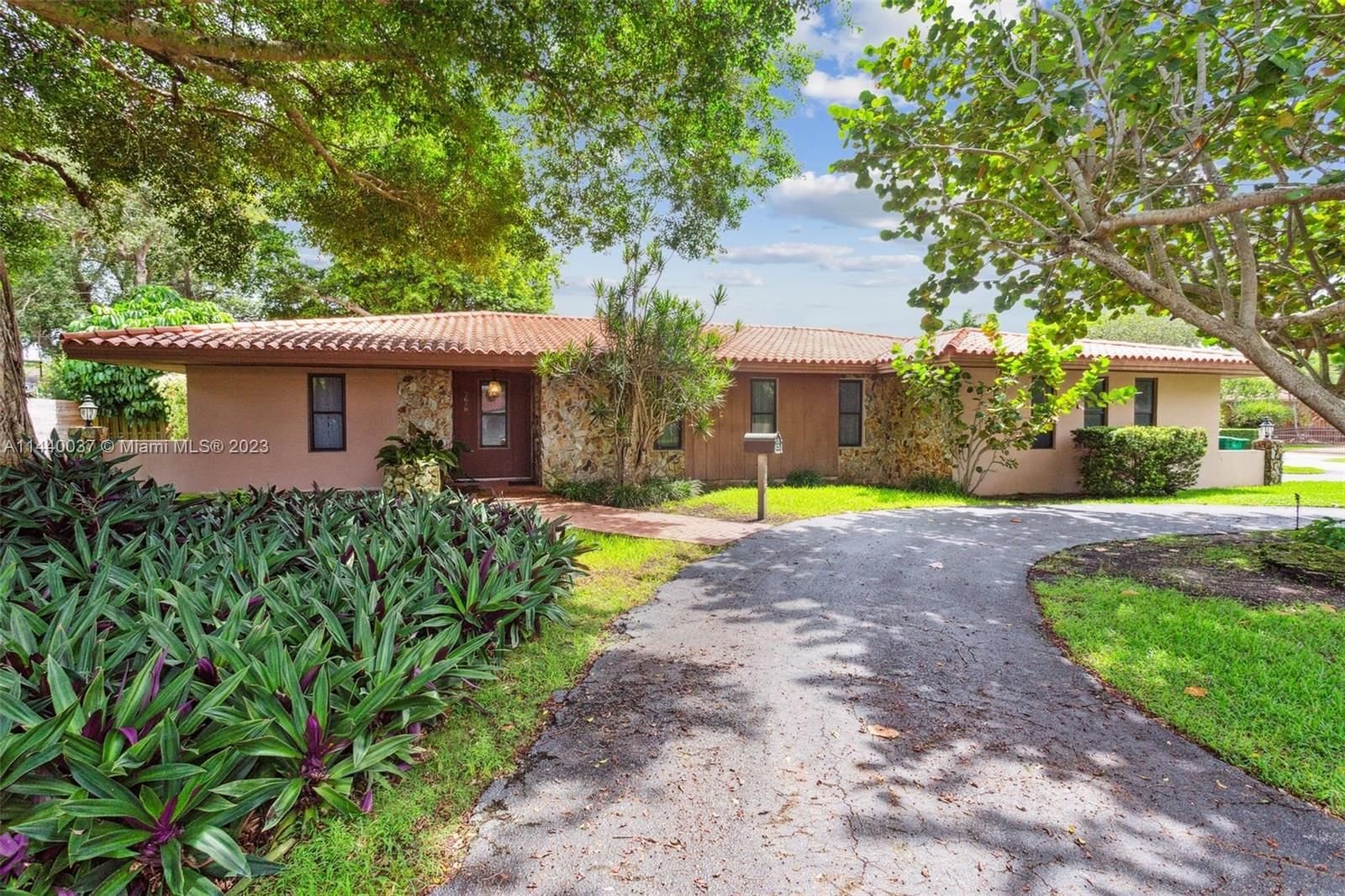 Real estate property located at 7638 167th St, Miami-Dade County, Palmetto Bay, FL